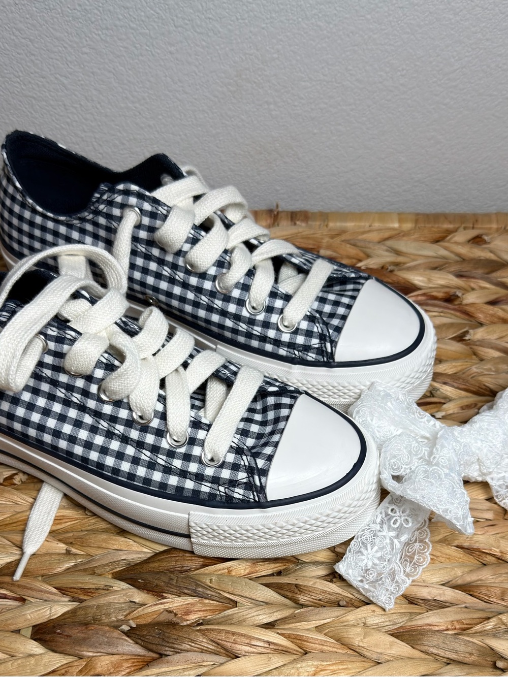Converse Chuck Taylor All Star Lift in Gingham / Women’s low top platform shoes